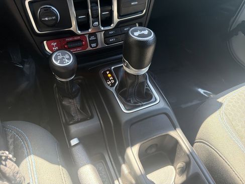 Used 2024 Jeep Wrangler Unlimited Rubicon 4xe AWD/4WD image 21