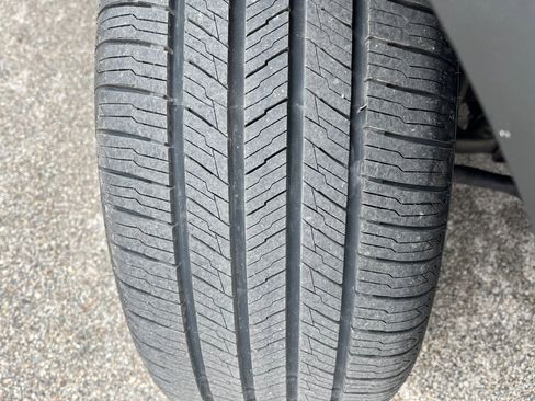 Used 2015 Volkswagen Touareg TDI image 36