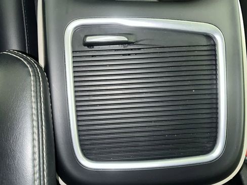 Used 2023 Chrysler Pacifica Touring-L image 22