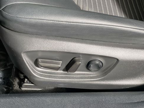 Used 2022 Toyota Camry SE FWD image 16