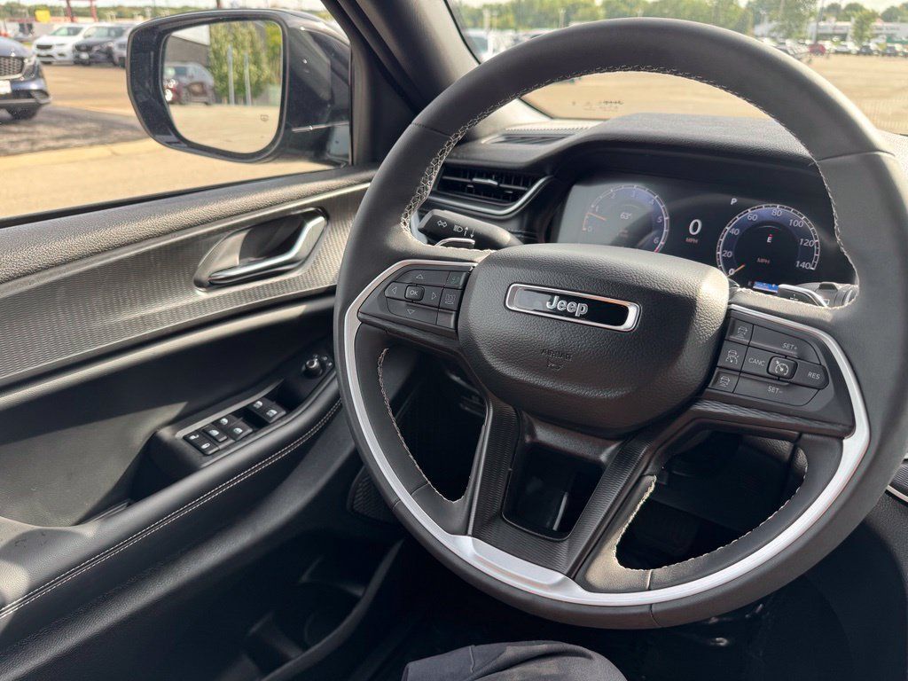 Used 2024 Jeep Grand Cherokee Altitude AWD/4WD image 20