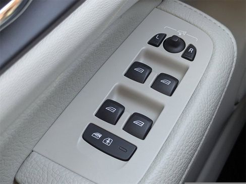 Used 2020 Volvo S60 T5 Momentum image 22