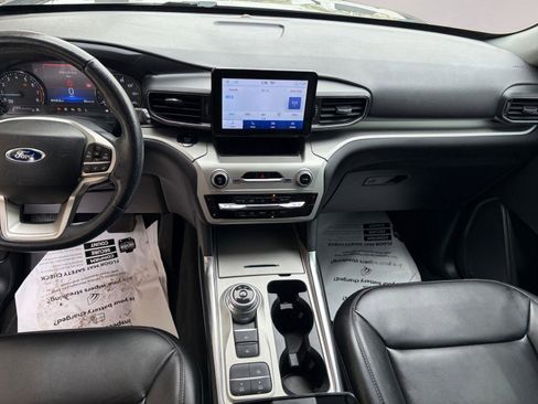 Used 2022 Ford Explorer XLT w/ Equipment Group 202A image 10