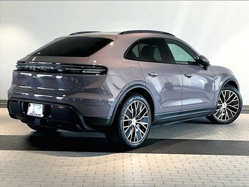 Used 2025 Porsche Macan Electric image 10