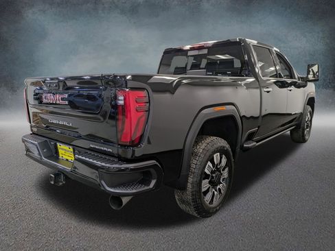Used 2024 GMC Sierra 2500 Denali image 4