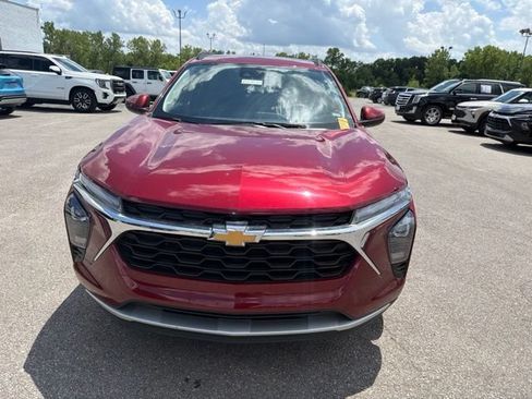 Used 2025 Chevrolet Trax LT FWD image 5