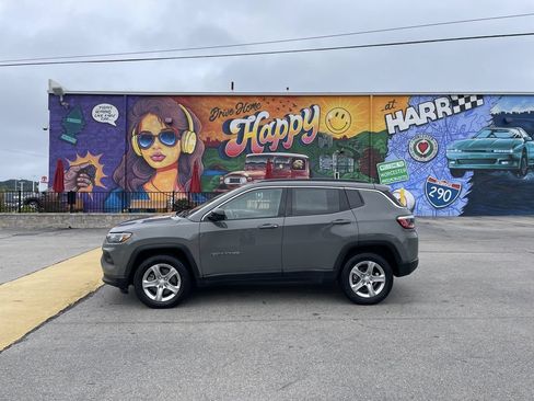 Used 2024 Jeep Compass Latitude AWD/4WD image 2
