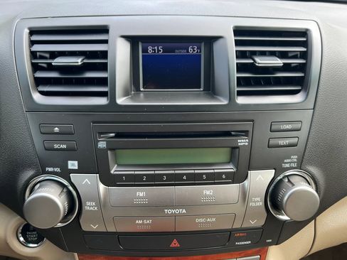 Used 2010 Toyota Highlander Limited AWD/4WD image 21