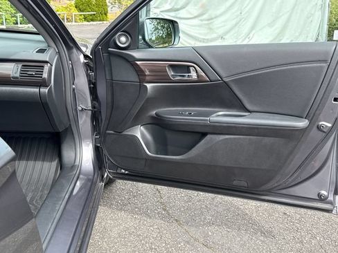 Used 2017 Honda Accord EX-L image 22