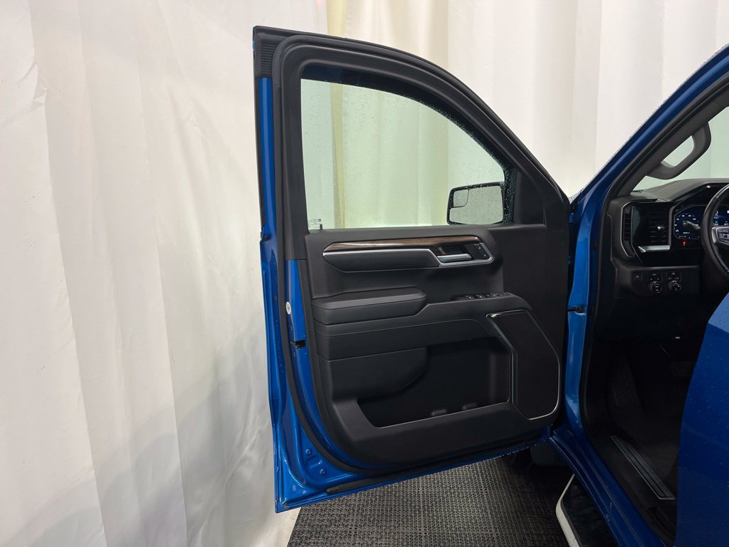 Used 2022 Chevrolet Silverado 1500 LT AWD/4WD image 17