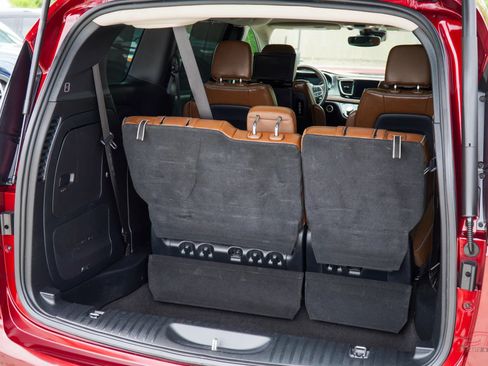 Used 2017 Chrysler Pacifica Limited image 8