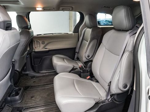 Used 2023 Toyota Sienna XLE FWD image 14
