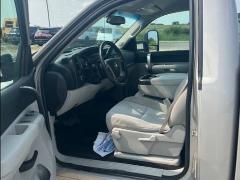 Used 2007 Chevrolet Silverado 2500 LT w/ Suspension Package, Off-Road AWD/4WD image 5