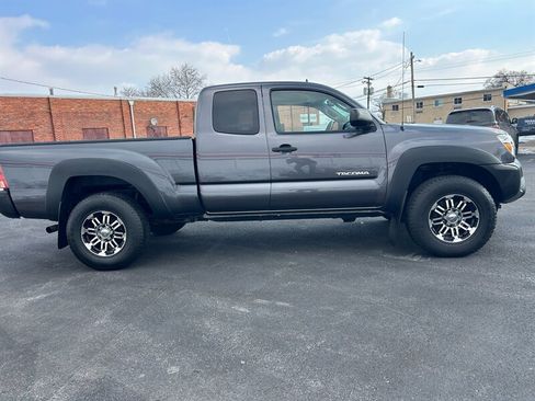 Used 2015 Toyota Tacoma w/ Convenience Package image 3