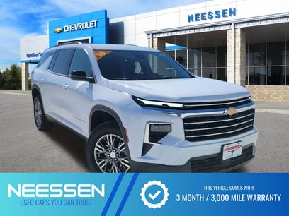 Used 2025 Chevrolet Traverse LT