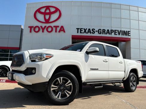 Used 2019 Toyota Tacoma TRD Sport w/ Technology Package AWD/4WD image 2