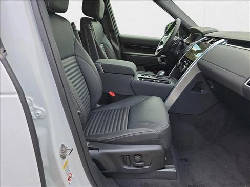 New 2025 Land Rover Discovery S image 10