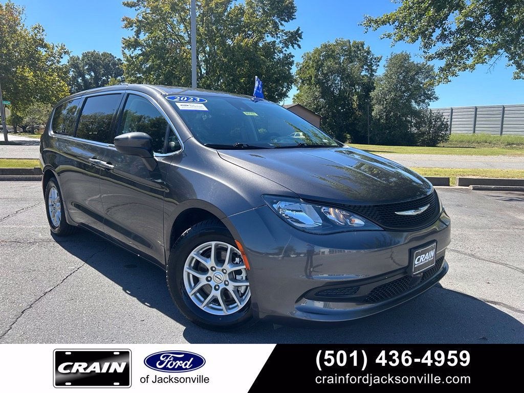 Used 2023 Chrysler Voyager LX FWD image 1