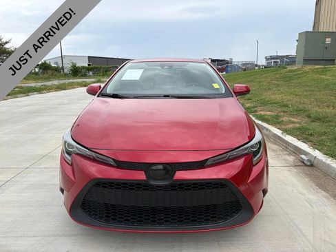 Used 2021 Toyota Corolla LE FWD image 2