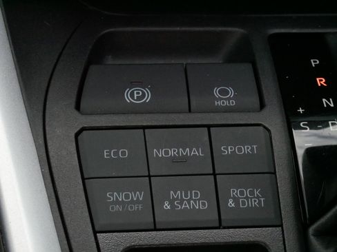 Used 2025 Toyota RAV4 XLE AWD/4WD image 28
