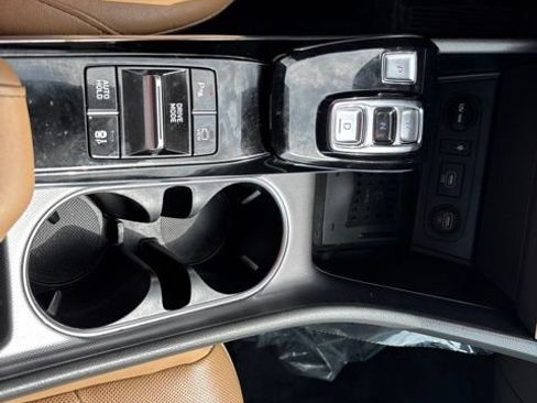 Used 2020 Hyundai Sonata Limited w/ Preferred Accessory Package FWD image 13