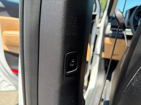Used 2024 Kia Carnival EX FWD image 24