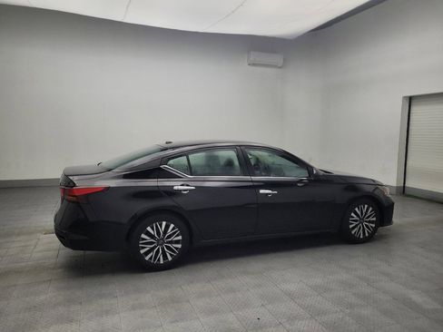 Used 2024 Nissan Altima 2.5 SV image 10