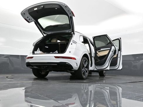 Used 2025 Audi Q5 2.0T Premium Plus w/ Premium Plus Package image 37