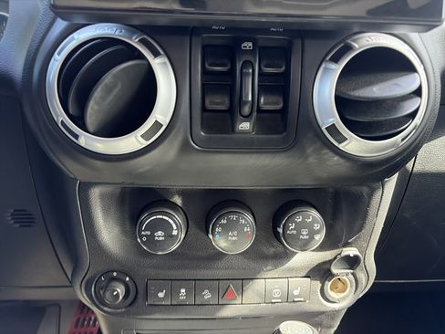 Used 2014 Jeep Wrangler Unlimited Sahara w/ Max Tow Package AWD/4WD image 18