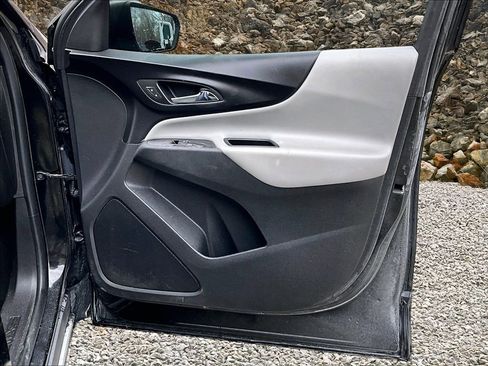 Used 2018 Chevrolet Equinox LS image 22