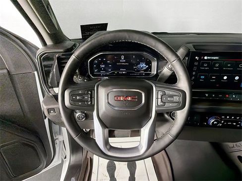 Used 2025 GMC Sierra 2500 SLE image 11
