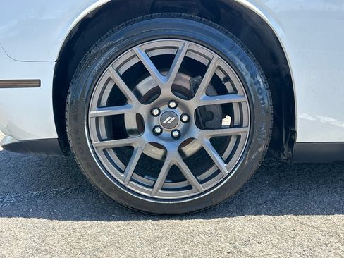 Used 2018 Dodge Challenger R/T RWD image 12