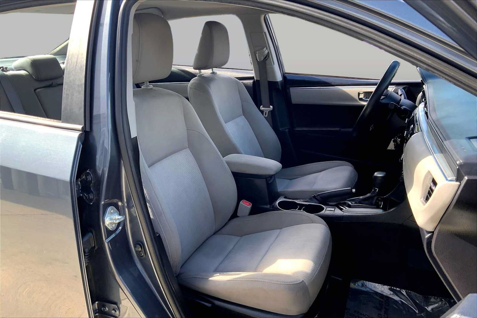 Used 2016 Toyota Corolla LE FWD image 6