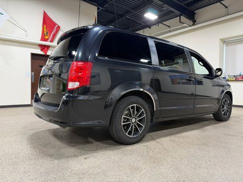 Used 2016 Dodge Grand Caravan SE FWD image 5