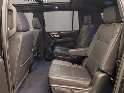 Used 2024 Chevrolet Suburban RST w/ Luxury Package AWD/4WD image 9