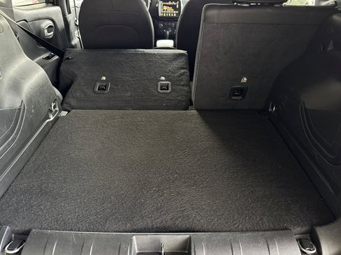 Used 2023 Jeep Renegade Latitude image 17