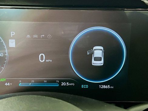 Certified 2025 Hyundai Elantra SEL image 12