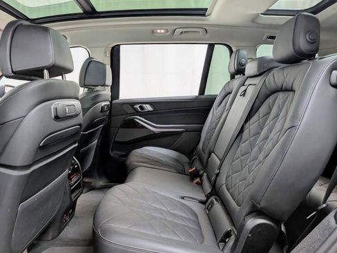 Used 2025 BMW X7 xDrive40i image 19