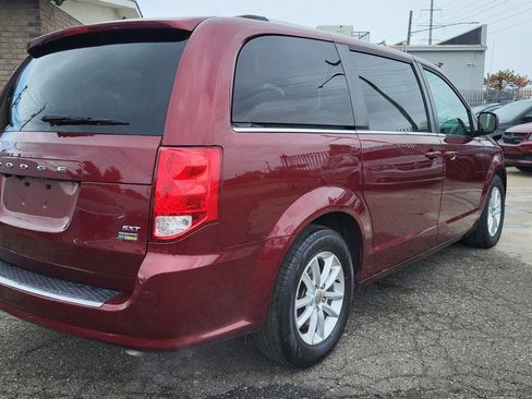 Used 2019 Dodge Grand Caravan SXT image 10