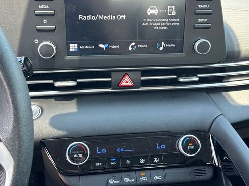 Certified 2025 Hyundai Elantra Hybrid FWD image 25