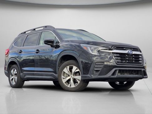 Used 2024 Subaru Ascent Premium w/ Convenience Package image 2