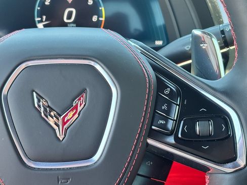 Used 2025 Chevrolet Corvette Stingray Premium Cpe w/ Z51 Performance Package RWD image 19