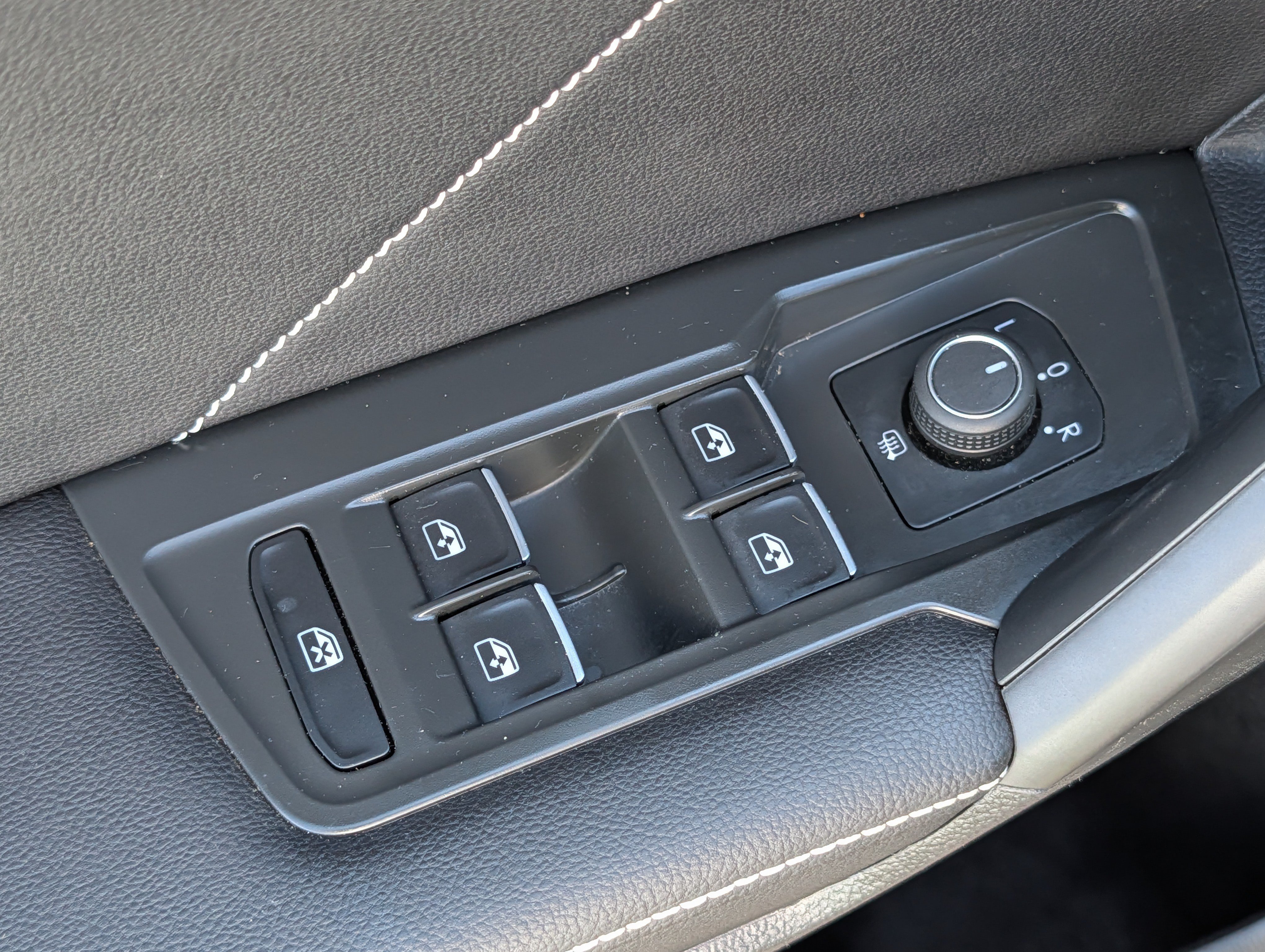 Certified 2024 Volkswagen Tiguan SE AWD/4WD image 19