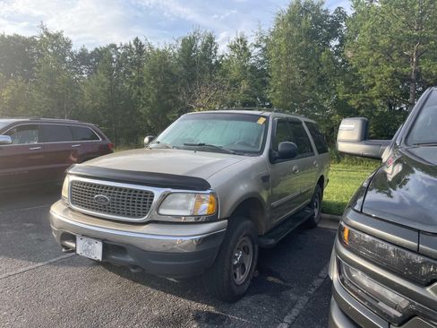 Used 2000 Ford Expedition XLT AWD/4WD image 3