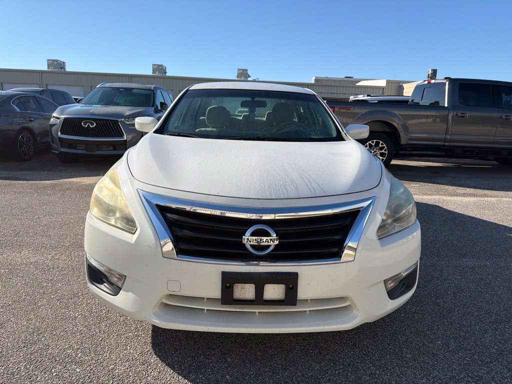 Used 2015 Nissan Altima 2.5 S w/ Sport Value Package FWD image 2