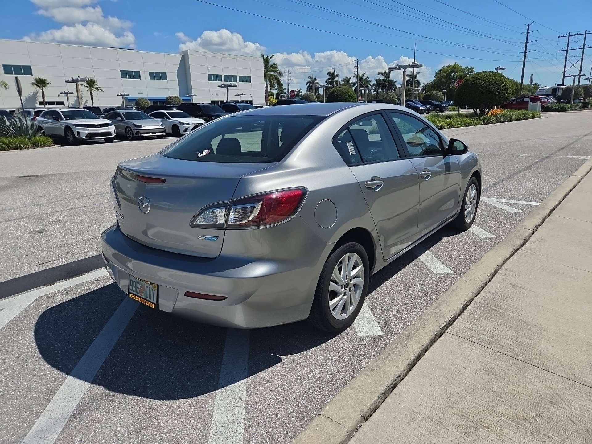 Used 2013 MAZDA MAZDA3 i Touring FWD image 7