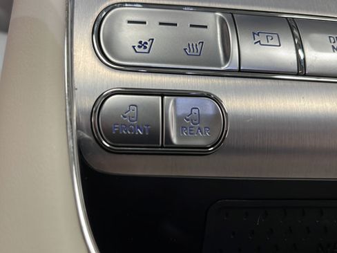 Used 2025 Genesis G90 3.5T AWD/4WD image 40