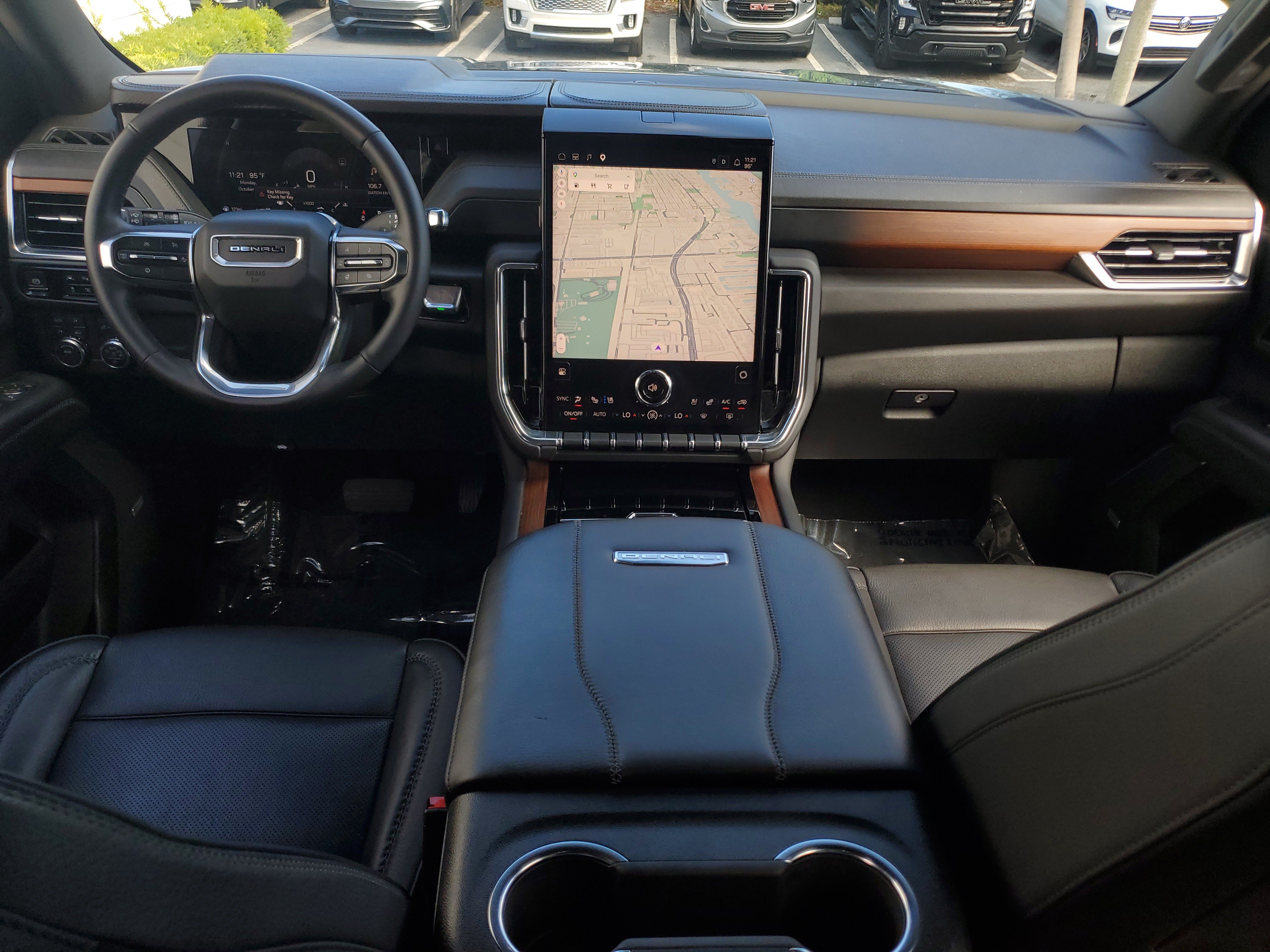 Used 2025 GMC Yukon XL Denali AWD/4WD image 18