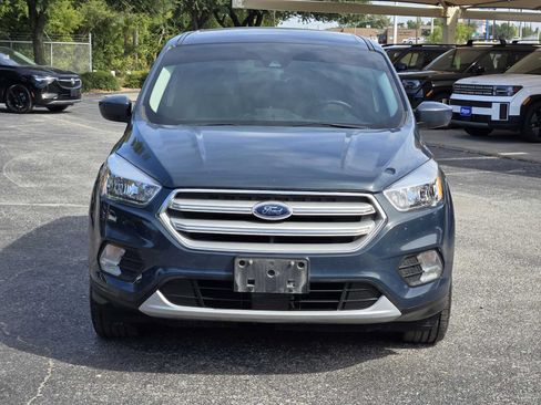 Used 2019 Ford Escape SE FWD image 2