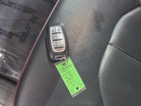 Used 2020 Chrysler Pacifica Limited FWD image 33
